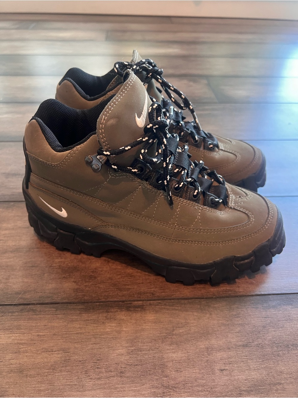 Vintage Nike ACG 90s Hiking Boots Women’s Size 7.5 Excellent Condition - Picture 2 of 7